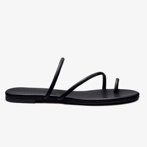 Ludo Toe Ring Strappy Flat Sandal 7.5 Like new